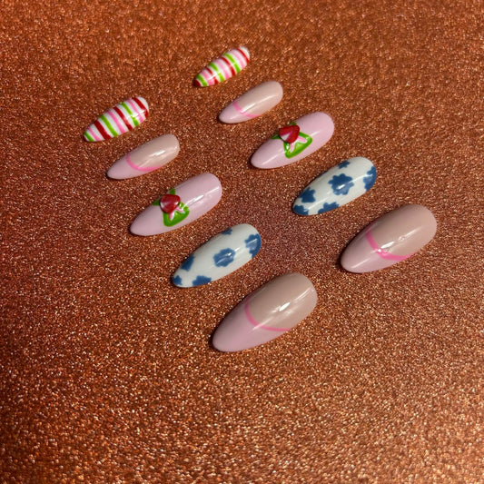 Press-on Nails Charlotte aux Fraises
