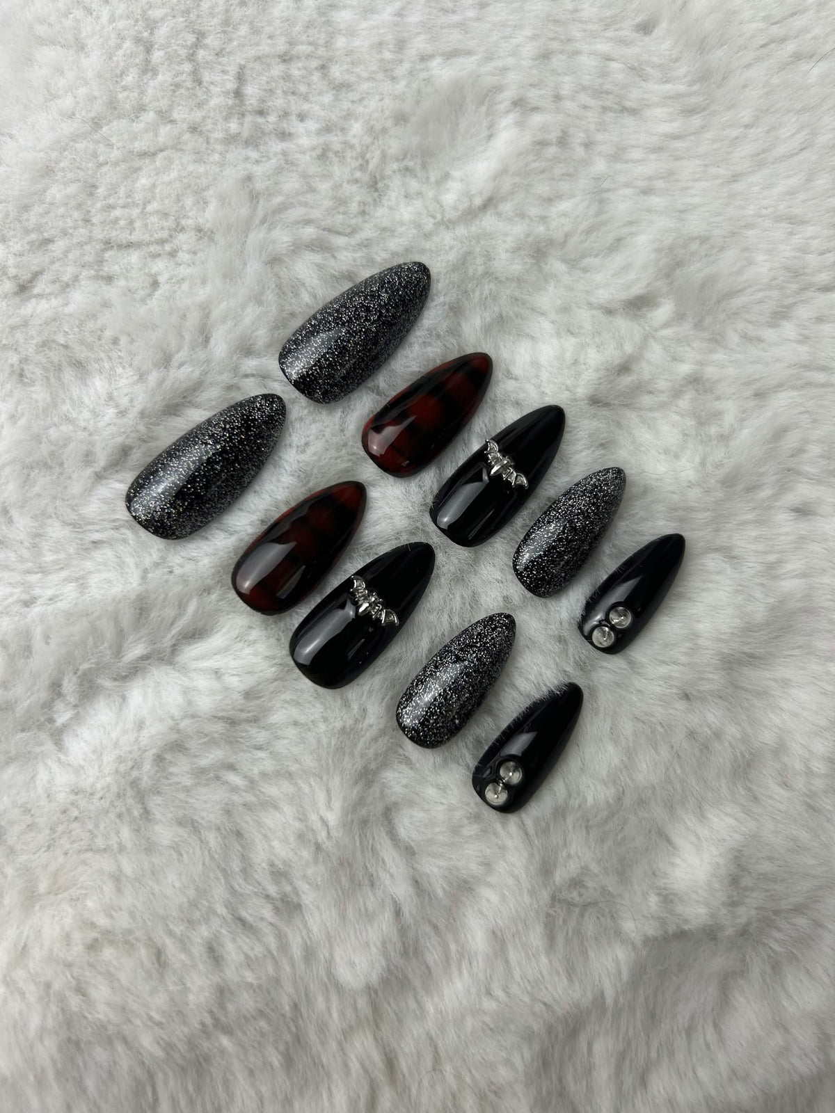 Faux ongles press-on style alternatif – Ozzy's Girl Moonails Creations