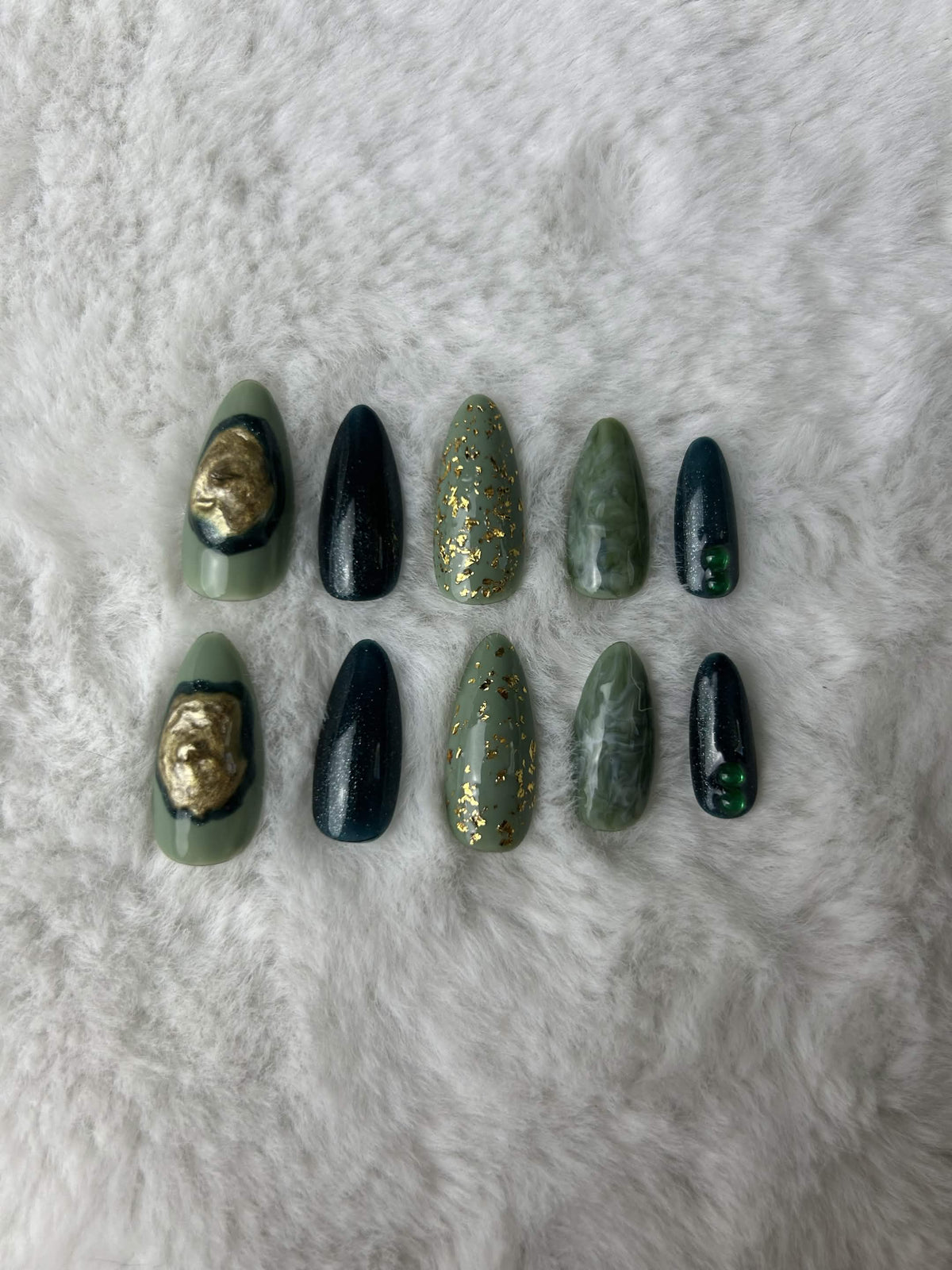Faux ongles press-on vert kaki – Golden Moss Moonails Creations