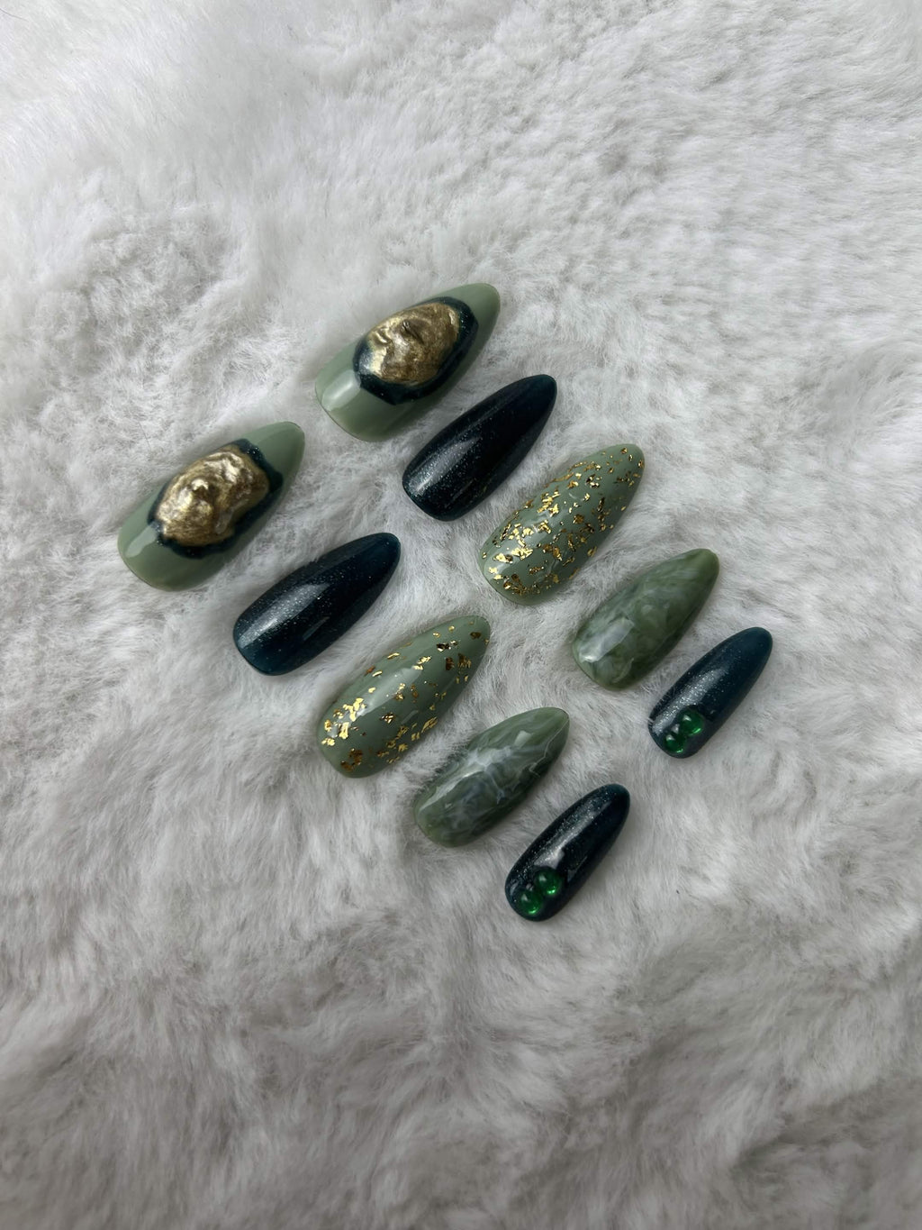 Faux ongles press-on vert kaki – Golden Moss Moonails Creations