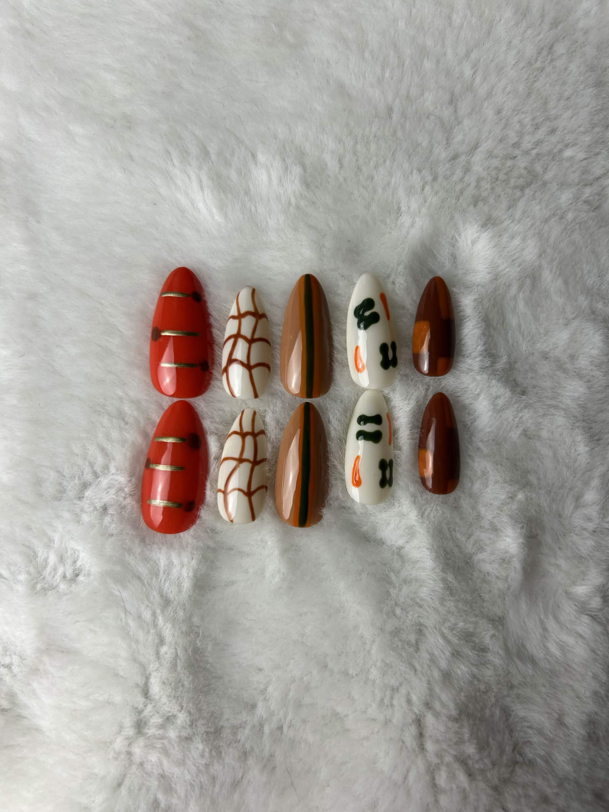 Press-on nails 70's House orange et blanc rétro – vue d'ensemble du set, Moonails Creations