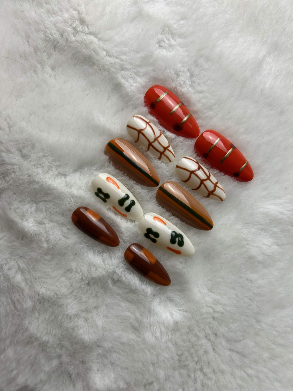 Press-on nails 70's House portées à la main, Moonails Creations